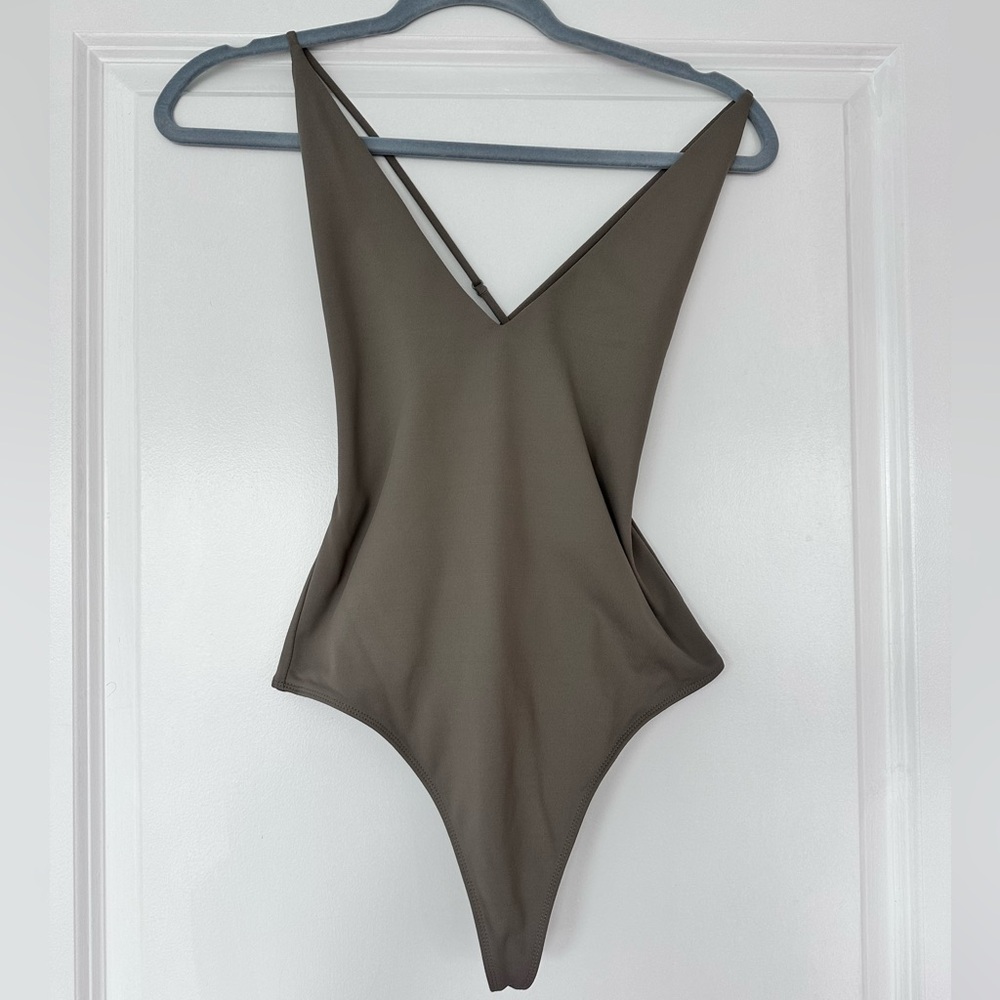 NWOT Aritzia Babaton V Neck Thong Bodysuit - butter feel material